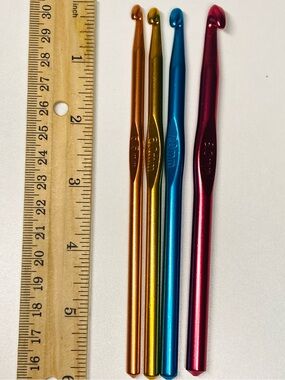 Set of 4 Metal Crochet Hooks - Orange 5.5mm, Gold 6.0mm, Blue 7.0mm, Pink 8.0mm
